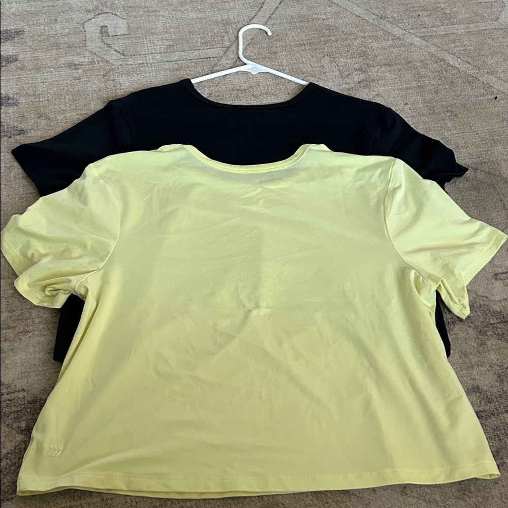 2 All In Motion Crop Tees Size Medium - Picture 5 of 8